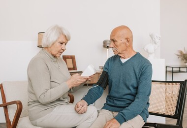 Надежные Сиделки в Минске: Профессиональный Подбор от Агентства «Один Дома»